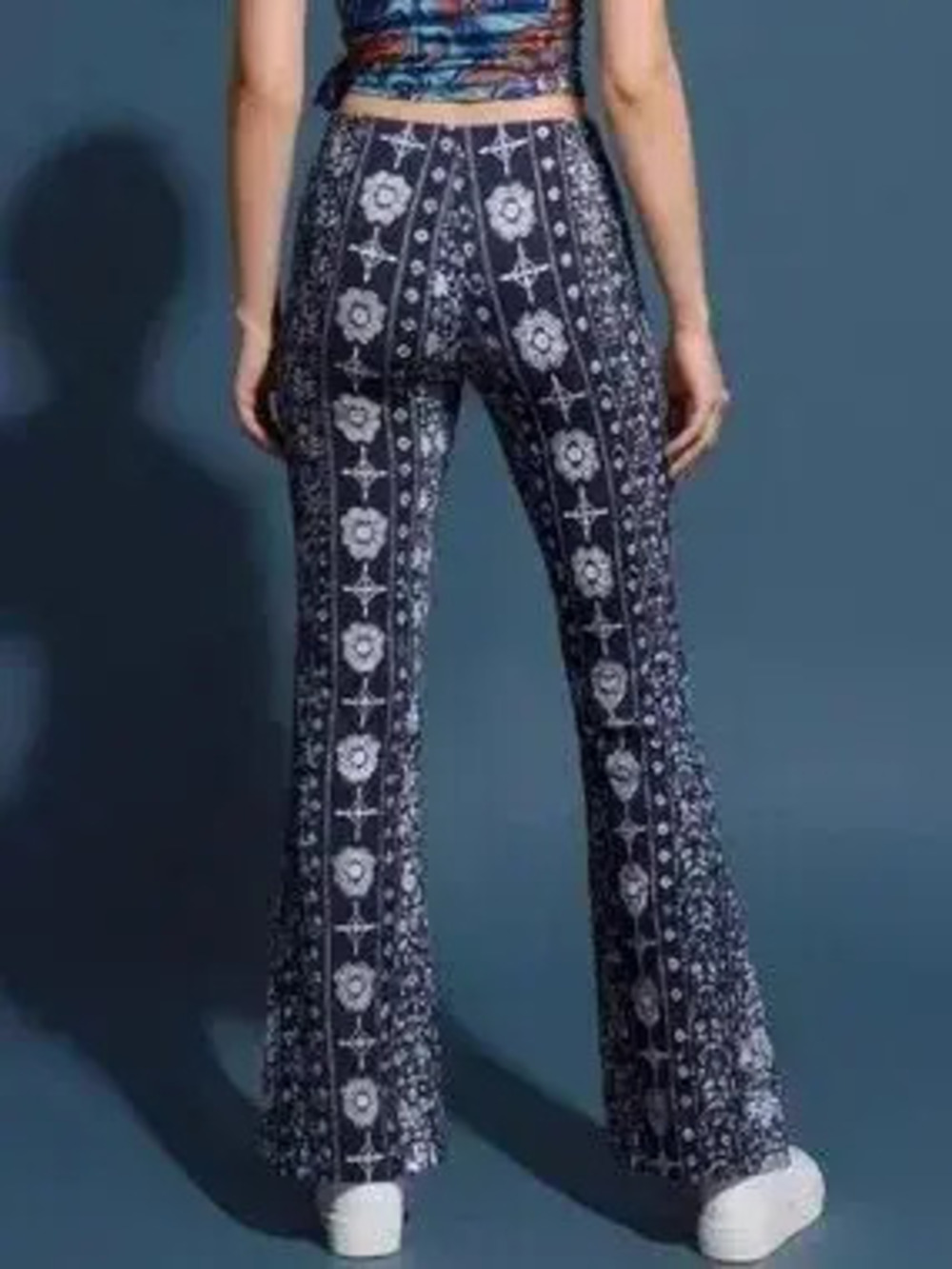 High-Waisted Printed Flared Pants - Picture 4 of 5